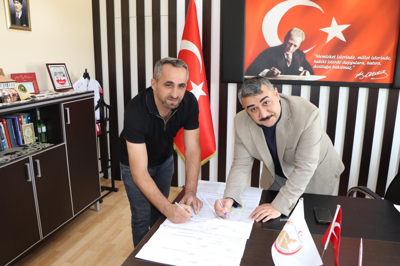 Kemal ÖZDEMİR Orman Ürünleri firması ile arsa tahsis sözleşmesi imzalandı.